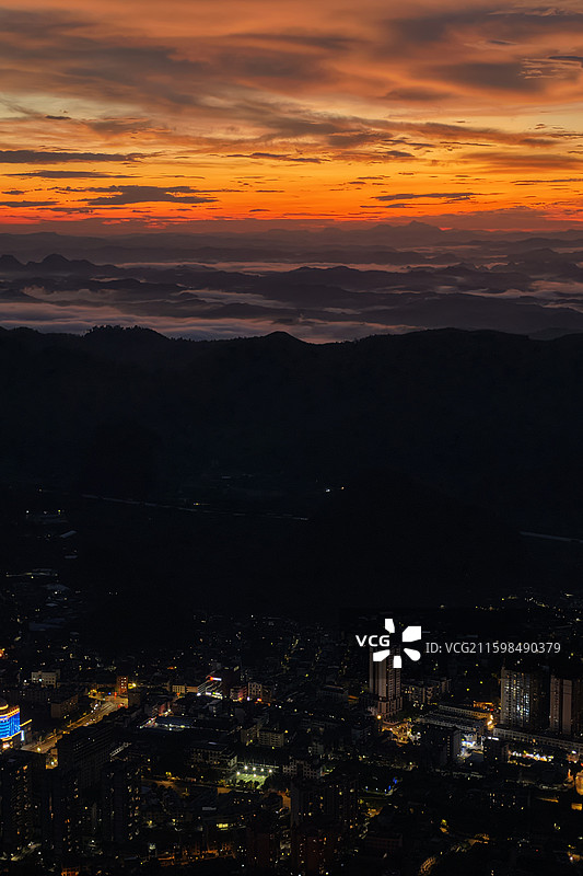 航拍广西凭祥市晨雾风光图片素材