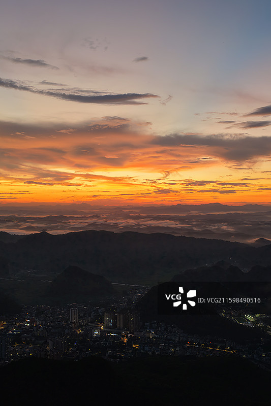 航拍广西凭祥市晨雾风光图片素材