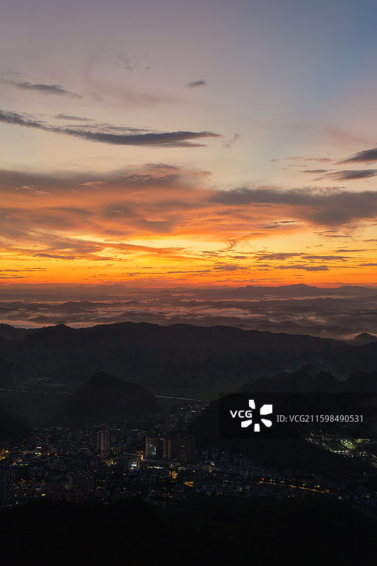 航拍广西凭祥市晨雾风光图片素材