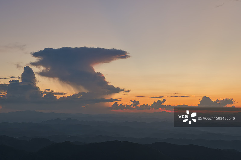 航拍广西凭祥市晨雾风光图片素材