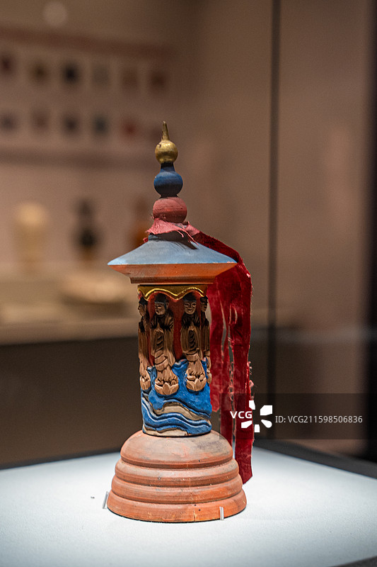 辽代 贴金彩绘浮雕七佛柏木舍利塔 内蒙古巴林右旗辽庆州释迦佛舍利塔出土 巴林右旗博物馆图片素材
