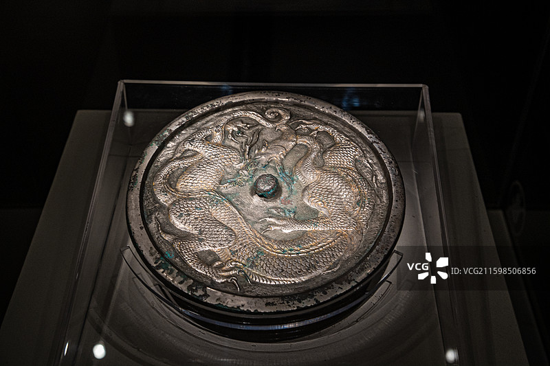 辽代 盘龙纹铜镜 1992年阿鲁科尔沁旗耶律羽之墓出土 内蒙古自治区文物考古研究院图片素材