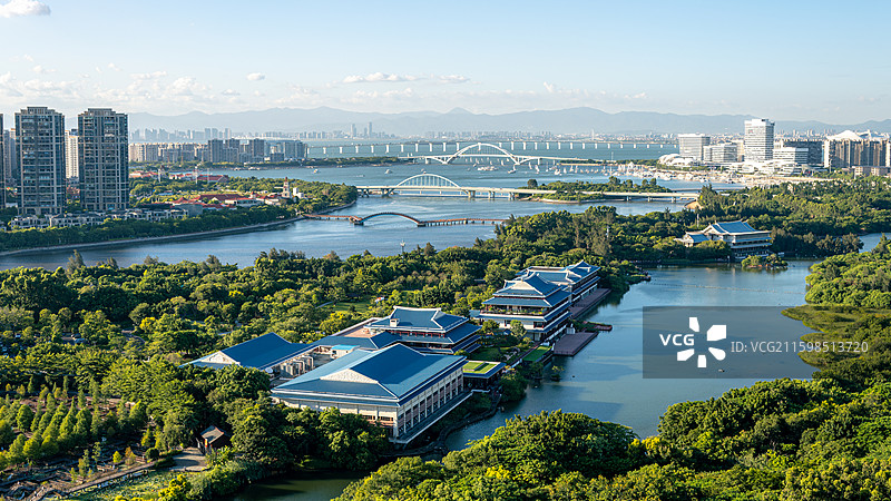 厦门五缘湾全景俯瞰湿地公园游艇会大桥绿色植被水域桥梁城市天际线跨海大桥全景图片素材