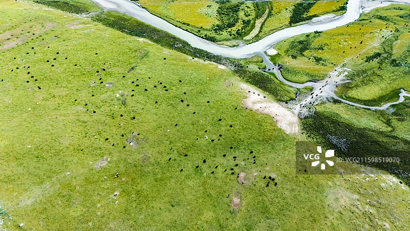 河流弯曲河道曲折纹理（318国道巴塘至理塘段）图片素材