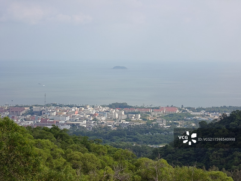 一山跨两门-厦门东坪山眺望金门岛图片素材