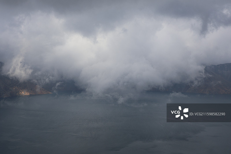 吉林-长白山南景区之变化多端的天池图片素材