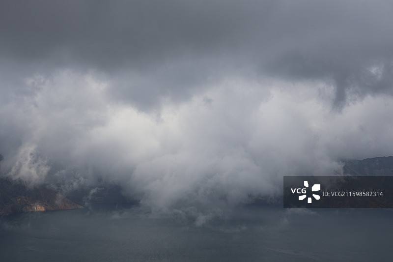 吉林-长白山南景区之变化多端的天池图片素材