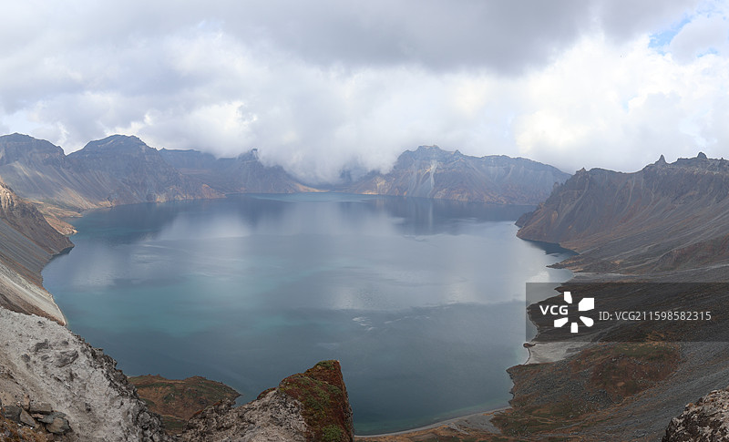 吉林-长白山南景区之变化多端的天池图片素材