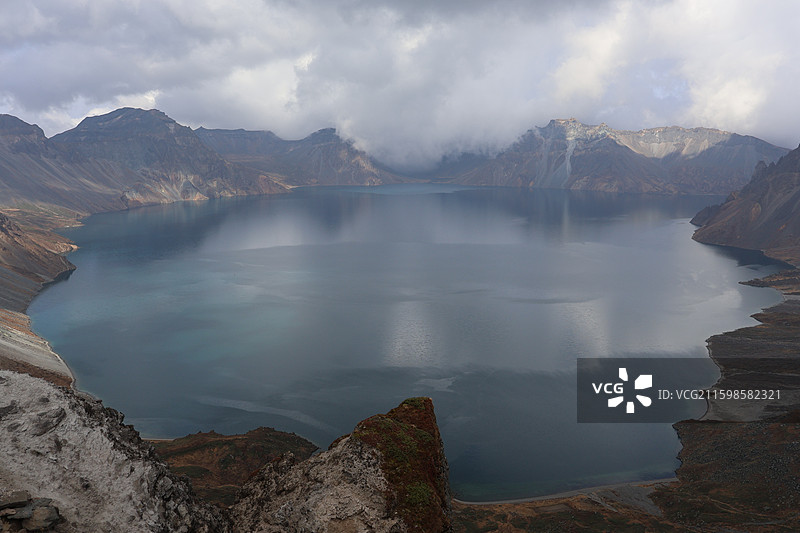 吉林-长白山南景区之变化多端的天池图片素材