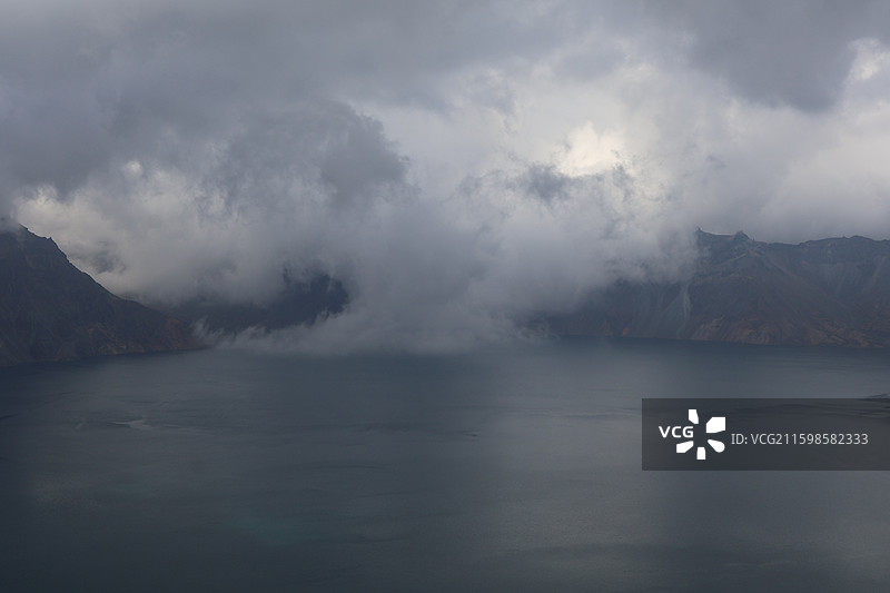 吉林-长白山南景区之变化多端的天池图片素材