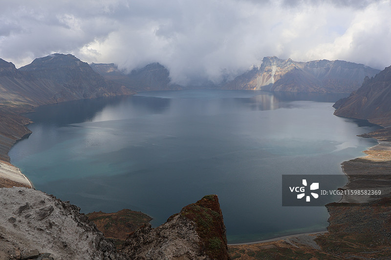 吉林-长白山南景区之变化多端的天池图片素材