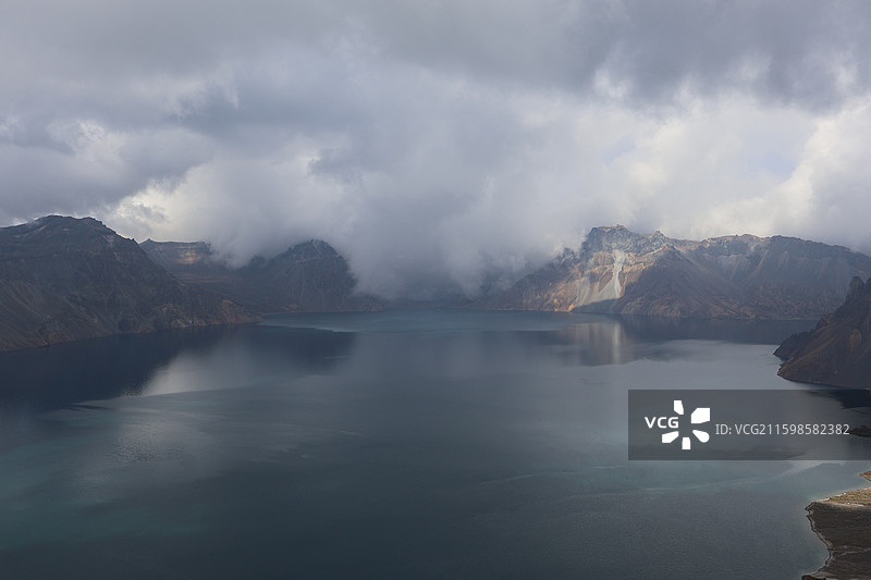 吉林-长白山南景区之变化多端的天池图片素材