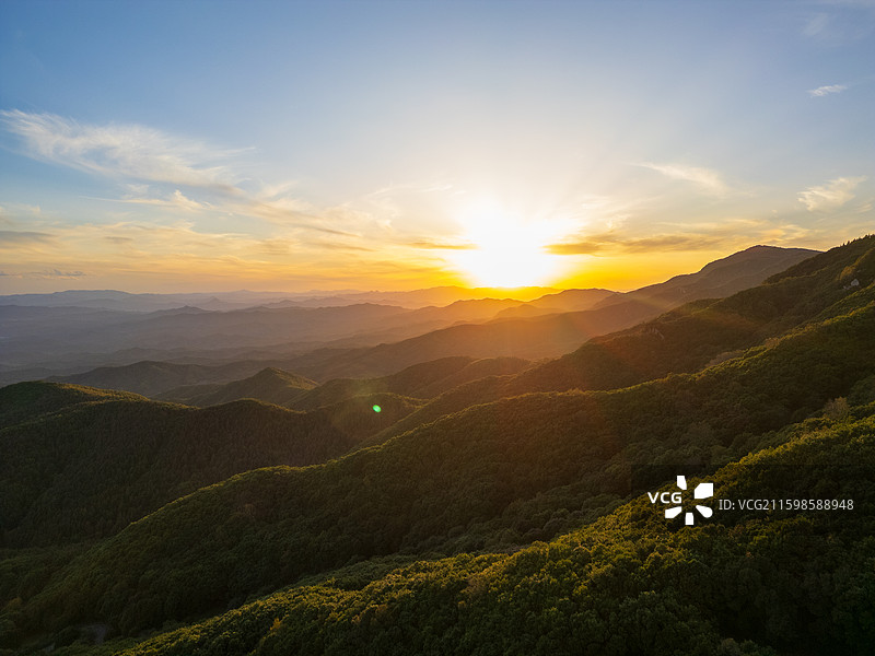 内蒙古赤峰道须沟云中草原日落航拍图片素材