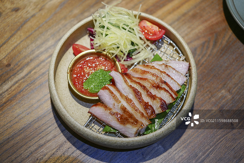 碳烤松板肉，烤肉，松板肉，肉类，猪肉，西餐，美食，美味，白人饭，漂亮饭，料理，烹饪，正餐，晚餐，午餐图片素材