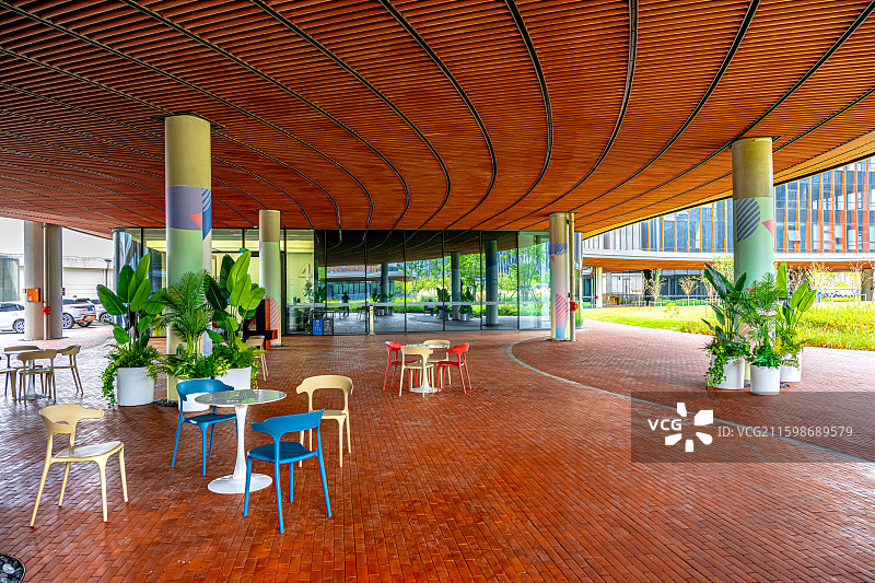 创新魔坊 上海临港自贸区商务写字楼开放空间 临港科技城超级个体288科创园区 花园办公图片素材