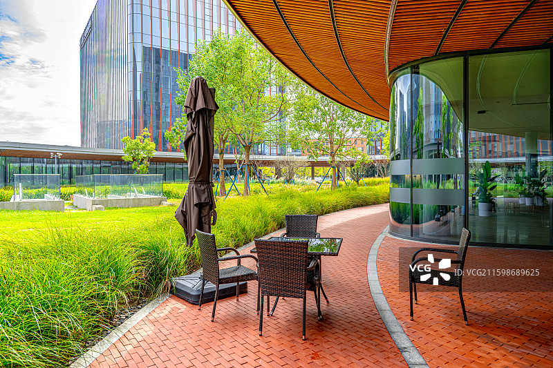 创新魔坊 上海临港自贸区商务写字楼开放空间 临港科技城超级个体288科创园区 花园办公图片素材