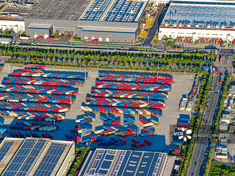 特斯拉上海超级工厂 零部件供应链堆场 马斯克Tesla中国新能源汽车产业 上海临港产业区图片素材
