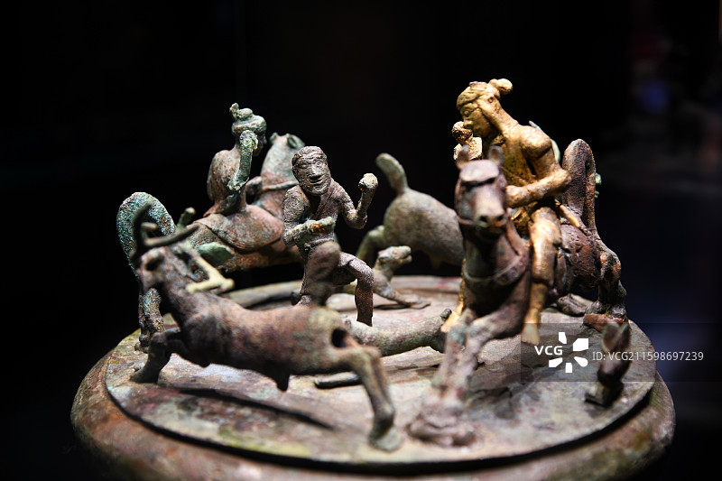 昆明云南省博物馆 西汉叠鼓形狩猎场面贮贝器图片素材