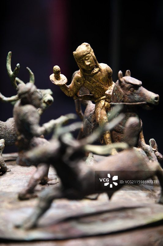 昆明云南省博物馆 西汉叠鼓形狩猎场面贮贝器图片素材