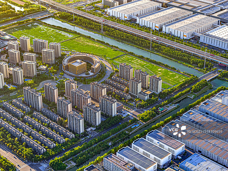 上海奉贤蓝湾社区 凤凰城天境 临港奉贤生命蓝湾产业园 产城融合推动临港自贸区新质生产力图片素材
