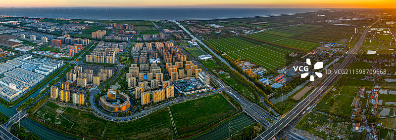 上海奉贤蓝湾社区全景 海湾镇五四农场 临港奉贤生命蓝湾产业园 产城融合推动临港自贸区新质生产力图片素材