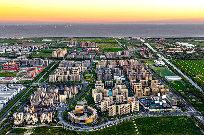上海奉贤蓝湾社区 杭州湾北岸 临港奉贤生命蓝湾产业园 产城融合推动临港自贸区新质生产力图片素材