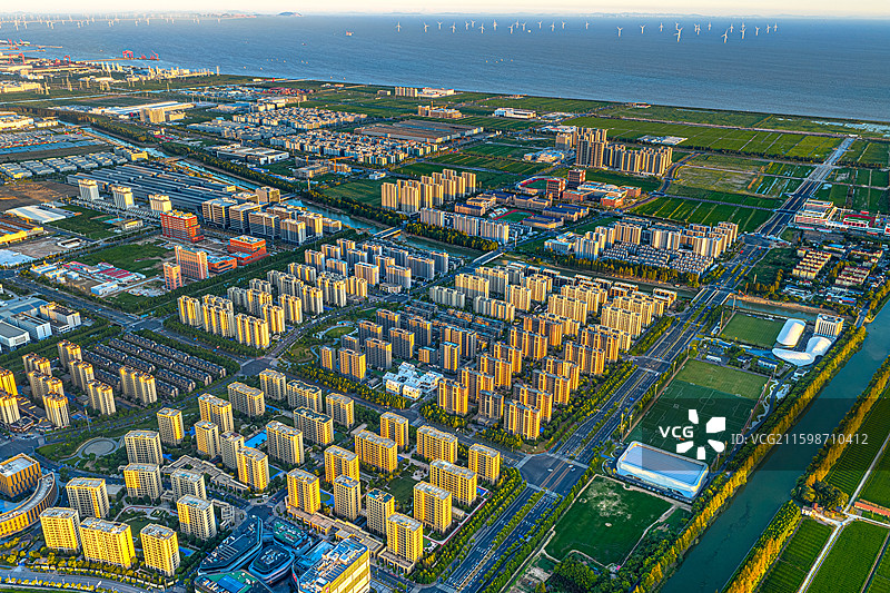 泷悦蓝湾 保利玲玥公馆 上海奉贤蓝湾社区 临港奉贤生命蓝湾产业园 产城融合推动临港自贸区新质生产力图片素材