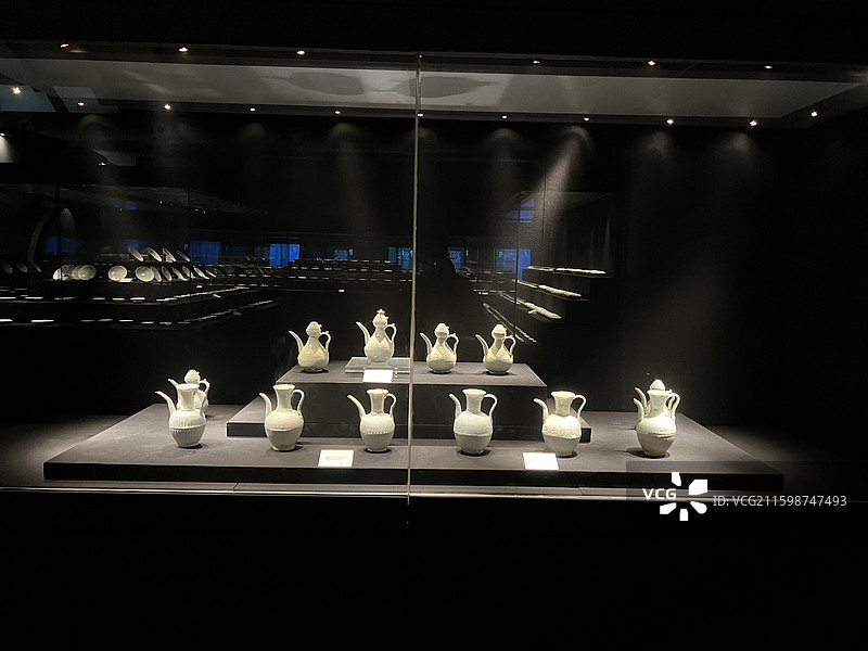 广东阳江海陵岛南海一号沉船博物馆瓷器陈列图片素材