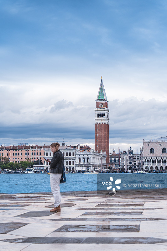 意大利威尼斯圣马可广场城市天际线总督府圣马可教堂钟楼图片素材