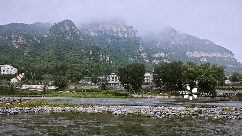 北京市房山十渡聚龙湾景区太行山脉拒马河自然风光喀斯特岩溶地貌图片素材