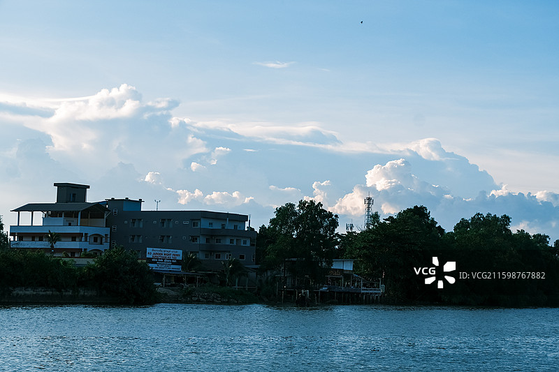 泰国素叻街头的特色建筑景致图片素材