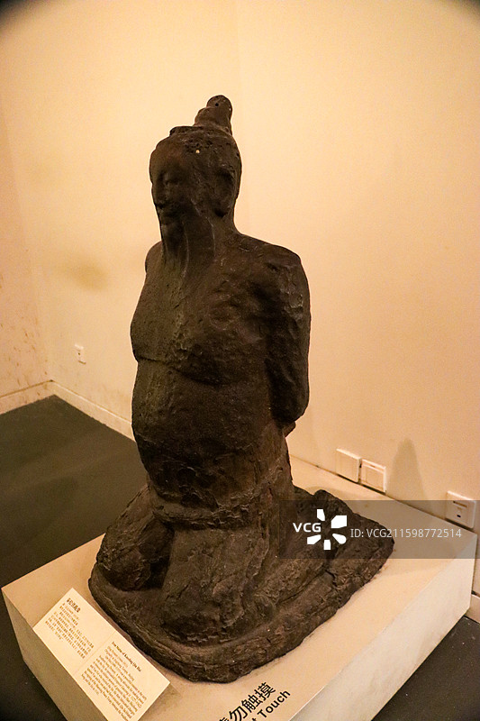 中国国家博物馆展出的清代秦桧铁跪像，此像原在北京崇文门外精忠庙图片素材