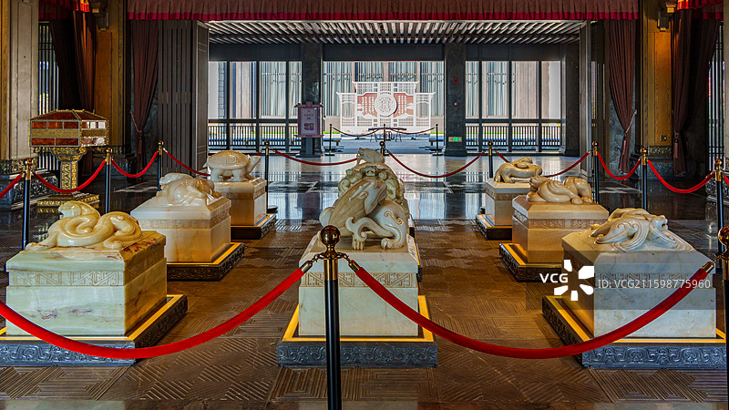 陕西省汉中市兴汉胜境景区内汉乐府内的大理石雕刻艺术作品图片素材