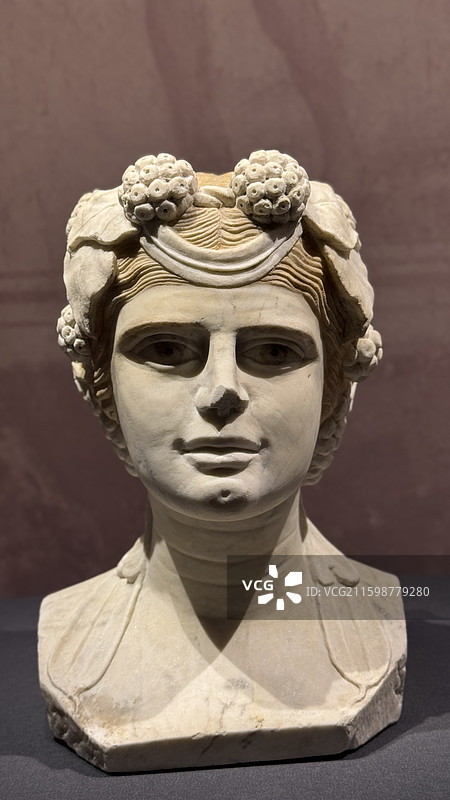 遇见庞贝：永恒之城 带彩绘的萨提尔头像图片素材