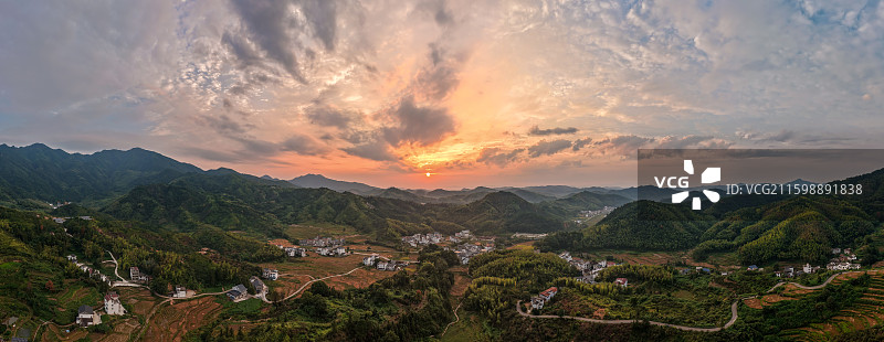 清晨的灵山图片素材