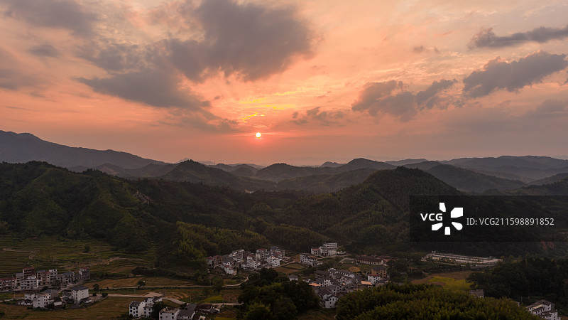 清晨的灵山图片素材