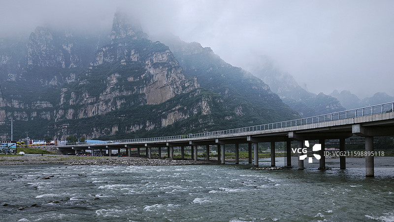 北京市房山十渡聚龙湾景区太行山脉拒马河自然风光喀斯特岩溶地貌图片素材