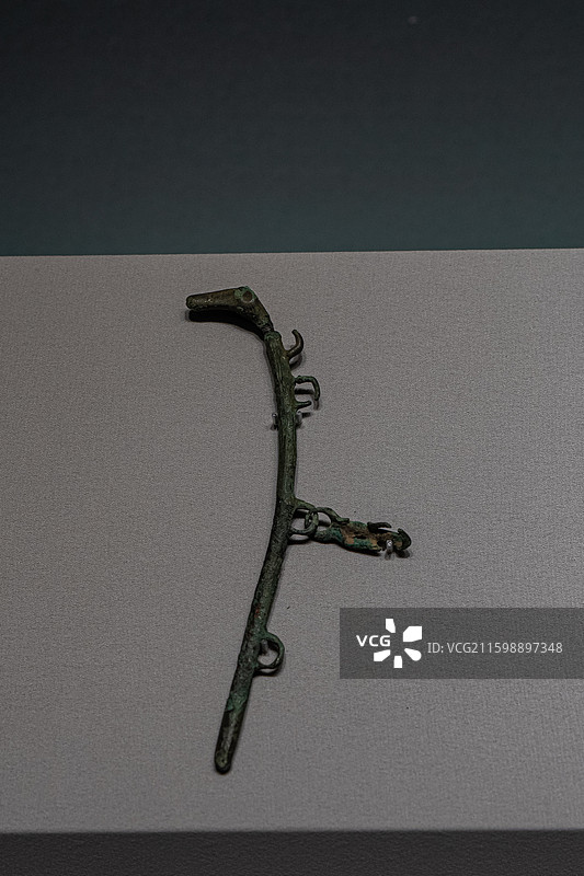 西周 鹿首铜弧形马镳 内蒙古宁城小黑石沟墓地M8061出土 辽中京博物馆图片素材