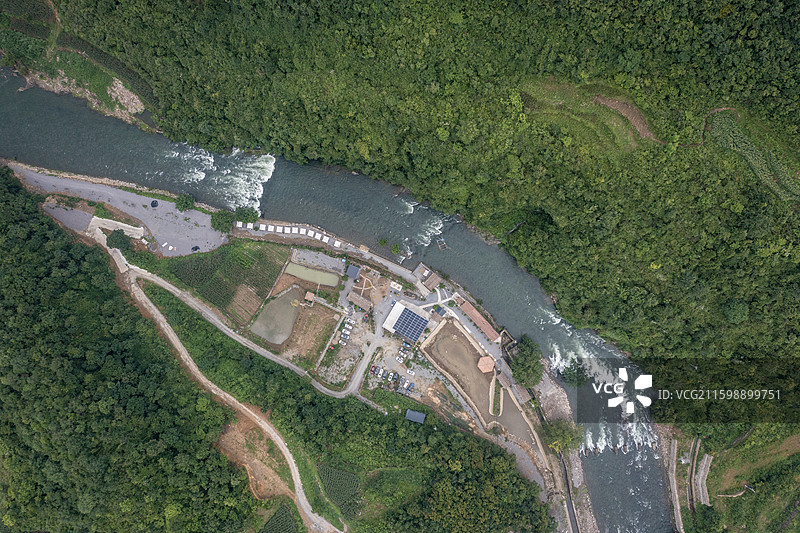 贵州夏天山区清凉的河水图片素材