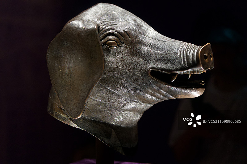 圆明园兽首猪首铜像图片素材