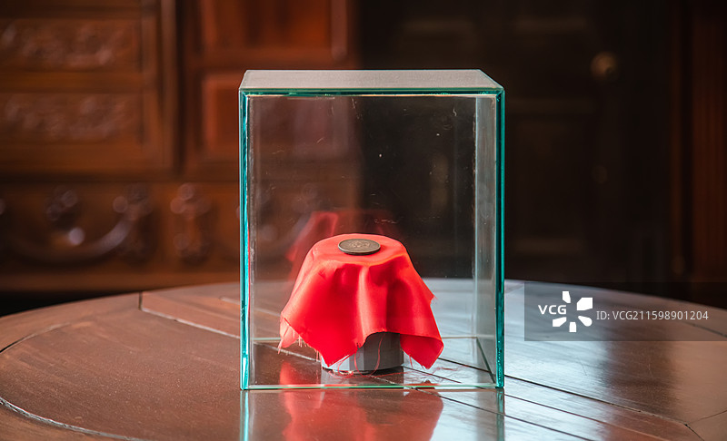 沈阳张氏帅府博物馆 大青楼张学良于凤至起居室里的“一块银元”图片素材