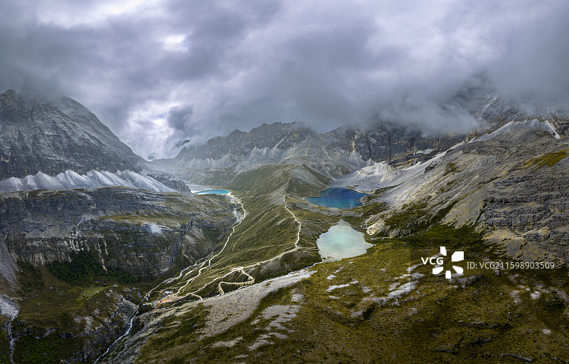 四川稻城亚丁景区五色海和牛奶海图片素材