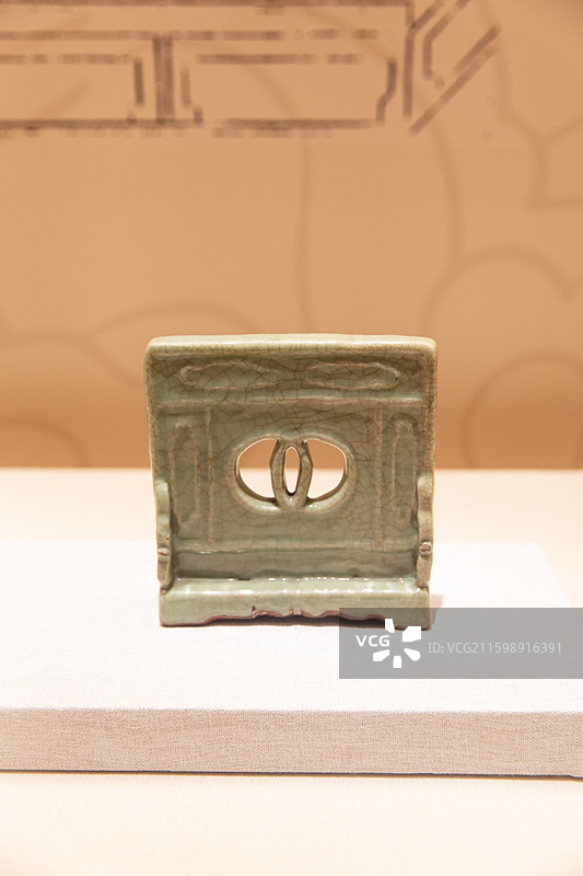 中国国家博物馆智慧之光中医药文化展明龙泉窑青釉屏风图片素材