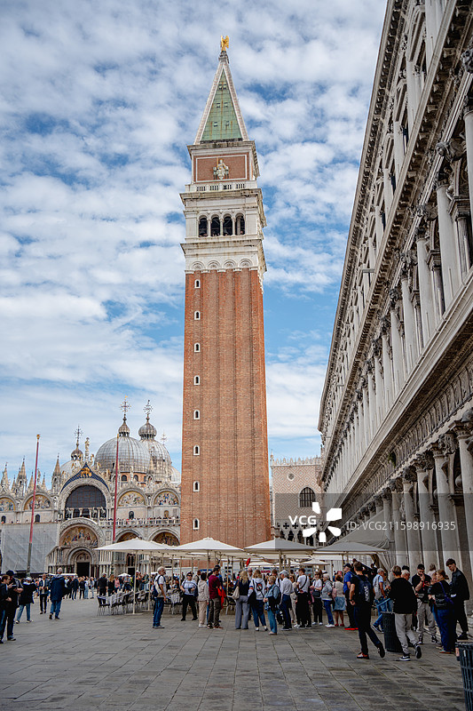 意大利威尼斯圣马可广场城市天际线总督府圣马可教堂钟楼图片素材