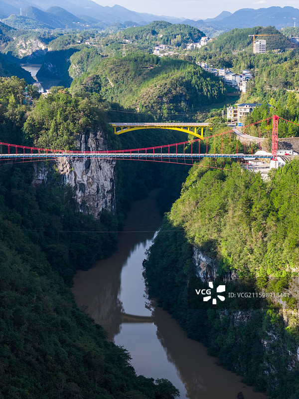 航拍湖北恩施野三河天然气管道线图片素材