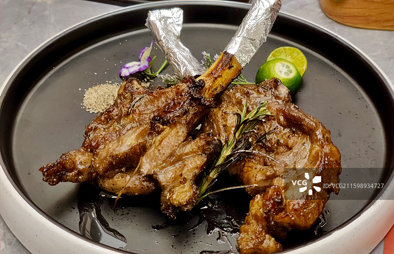 特色美食-烤羊排图片素材