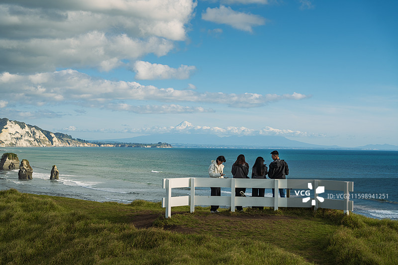 年轻人向往的自由图片素材