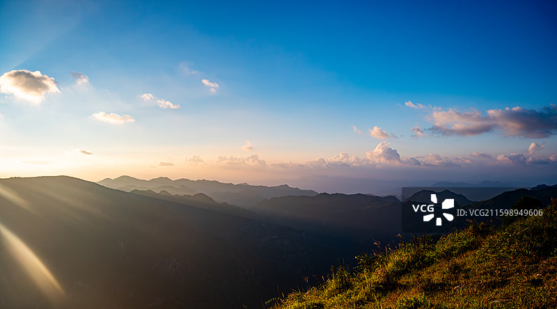 山野绝美日落晚霞图片素材