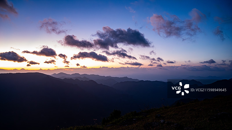 山野绝美日落晚霞图片素材