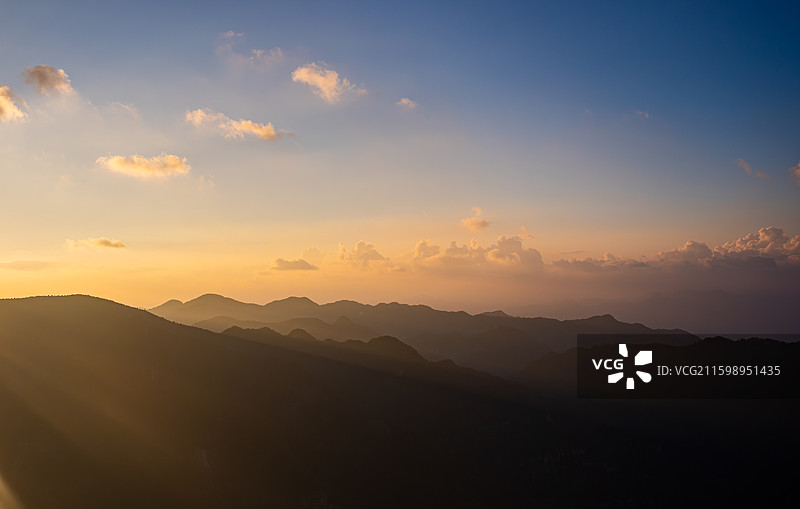 山野绝美日落晚霞图片素材